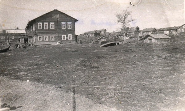 родительский дом мужа Валентины Ивановны в местечке Ванюк нырд в Мутном Материке